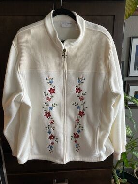 Alfred Dunner zipper fleece jacket.  Size XL